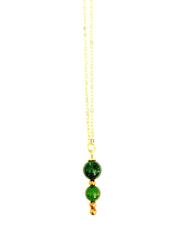 Halskæde - forgyldt sterling sølv med vedhæng med grønne agat perler på 60 cm